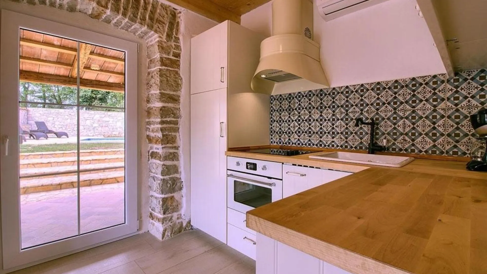 Ferienhaus Mit Privatpool Fuer 6 Personen Ca 60 Qm In Rajki, Istrien Binnenland Von Istrien 0*, Rajki