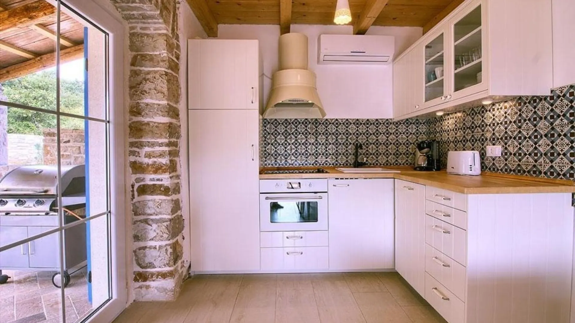Ferienhaus Mit Privatpool Fuer 6 Personen Ca 60 Qm In Rajki, Istrien Binnenland Von Istrien Nyaraló