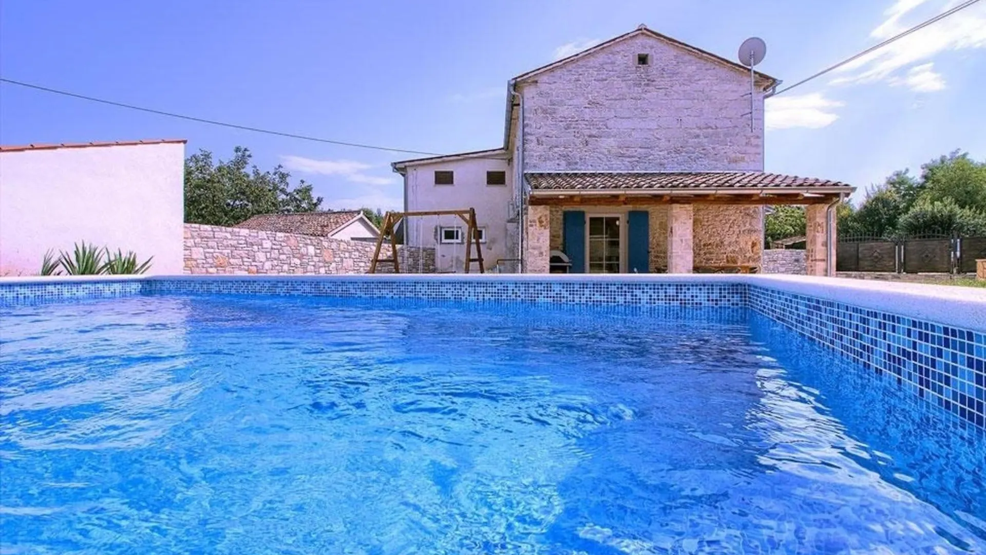 Ferienhaus Mit Privatpool Fuer 6 Personen Ca 60 Qm In Rajki, Istrien Binnenland Von Istrien